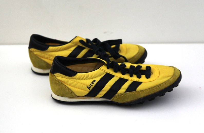 Vintage 80er Adidas Schuhe laufen Jogger Pfeil neuen jungen 4 Kinder, gelb, schwarz Vintage 80er Adidas Schuhe laufen Jogger Pfeil neuen jungen 4 Kinder, gelb, schwarz