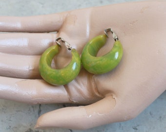 1950s Green Marbled Bakelite Hoop Clip on Earrings