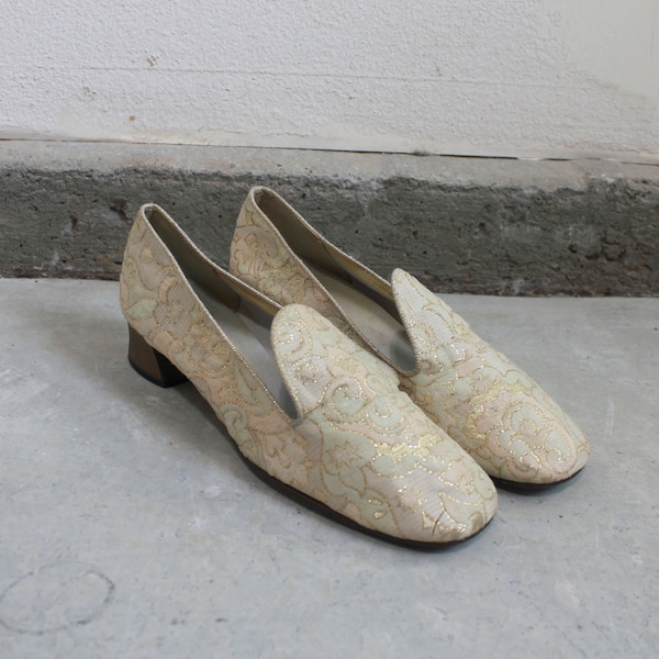 1960s Metallic Gold Brocade Slippers by Oomphies | Size 5.5