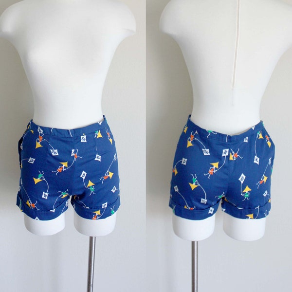 1950s Asian Kite Novelty Print Shorts | XS