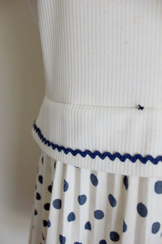 1960s Cream White Sleeveless Polka Dot Dress by J… - image 8