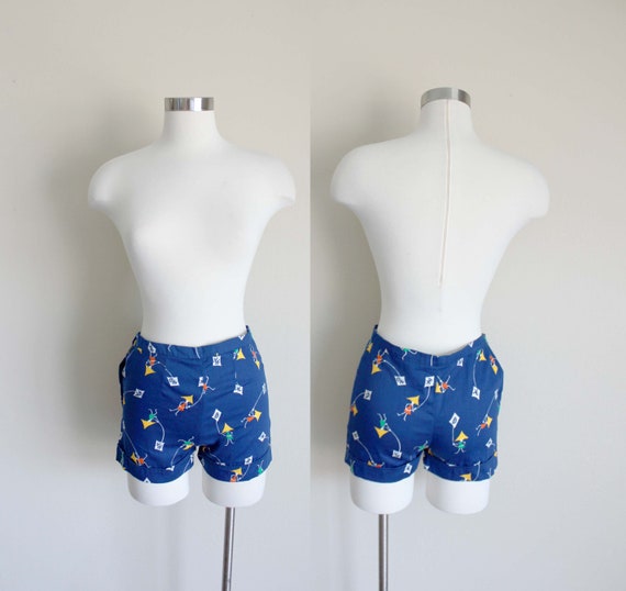 1950s Asian Kite Novelty Print Shorts | XS