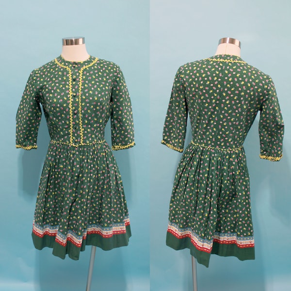 1960s Green Floral Calico Dress | Size Small  26" in waist