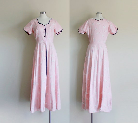 1950s Pink Dressing Gown | Sweetheart Neckline Dre