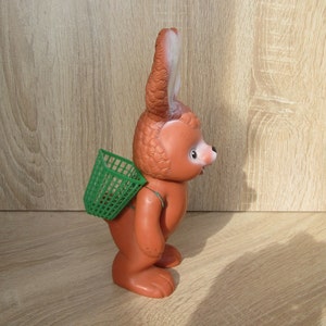 Figurine vintage en caoutchouc de lapin de Pâques, 22 cm. image 5