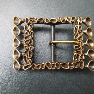 ヴィンテージ風シルバートーンのジグザグ竜巻模様ブローチ - Etsy 日本