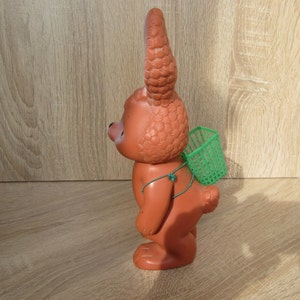 Figurine vintage en caoutchouc de lapin de Pâques, 22 cm. image 7