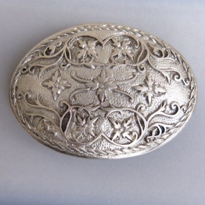 Vintage Oriental Buckle Silvery Belt Buckle Pattern Arabesque Style Oval Shape