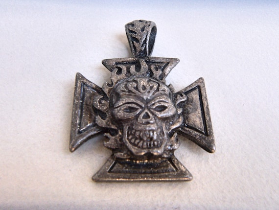 BIKER IRON CROSS SKULL Silver Pewter Pendant Leather BIKER IRON CROSS SKULL Silver Pewter Pendant Leather