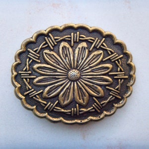 Vintage Daisy Hippie Brass Buckle Daisy & Wire Oval Shape