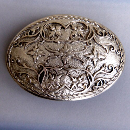 Engraved Silver Belt Buckle: Western Floral, Unisex Rodeo  display picture 2
