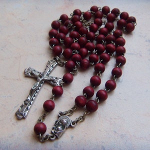 Chaplet Catholic Rosary Red Wooden Prayer Beads & Unusual Crucifix Italian Vintage