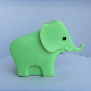 1970er Jahre Vintage Elefant Mark Quietschgummi Elefant Quetschspielzeug, Moderne Design Figur, signiert M.DEP. /modell einlage/, Made in Italy