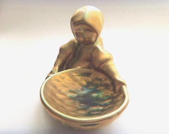Fillette Zsolnay en Poterie : Céramique Irisée à l'Éosine Verte, Hongrie, 1950s