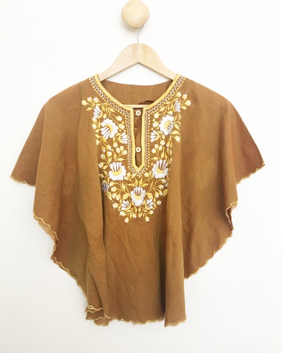 Folk Embroidered cotton gauze 70s blouse