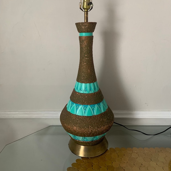 Grande lampe de table craie turquoise et cuivre MCM sans abat-jour