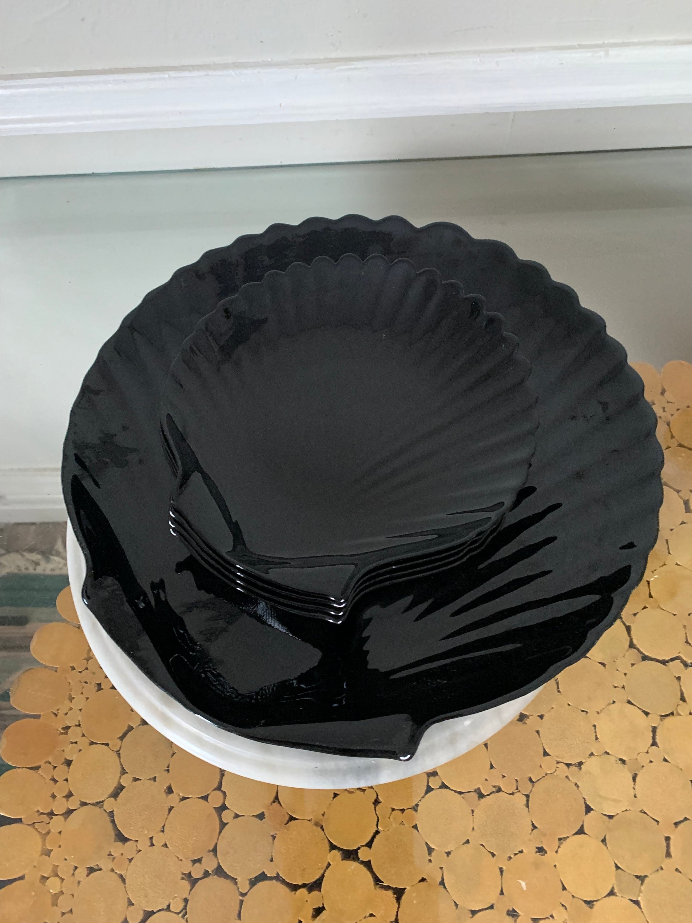 Set of 5 Retro Black Arcoroc Shell Plates Made in France -  Finland