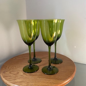 Set of 4 Vintage Olive  Flared Lip Glasses