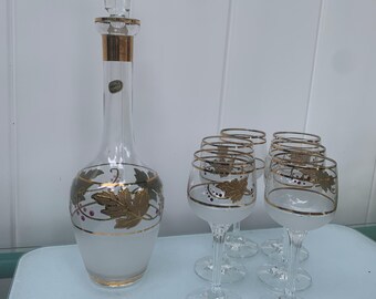 10 flûtes à champagne en verre à pied vert, années 30