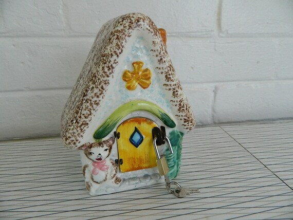 Vintage Ceramic Cottage House G2059 Brown Bear Coin Bank With Door Lock Made In Japan
