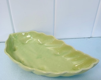 Piatto vintage in ceramica verde Beauceware a forma di foglia, 359, prodotto in Canada