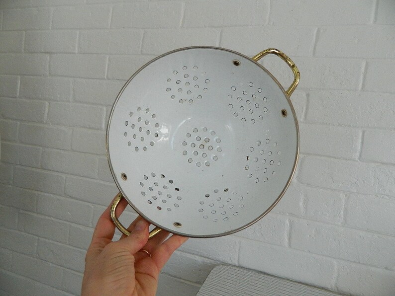 Vintage Herb Garden Container Shabby Chic Colander Retro White Metal Colander with Fruit Decals Vintage Metal Strainer