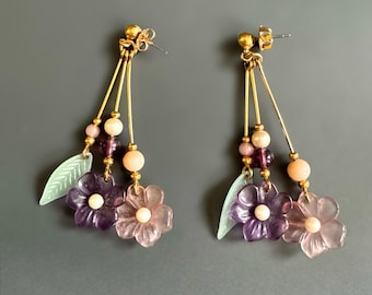 Vintage Avon Spring Swing Frosted Lucite Flower Leaf Dangle Earrings Pastel