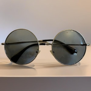Vintage Gee Look Silver Tone Metal Round Hippie Lennon Sunglasses