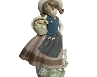 Lladro Sweet Scent 5221 Girl With Flower Basket Porcelain Figurine Gardencore
