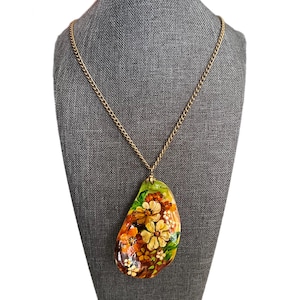 Vintage Handgemalte Blumen Oyster Shell Anhänger Halskette Statement Gold Ton