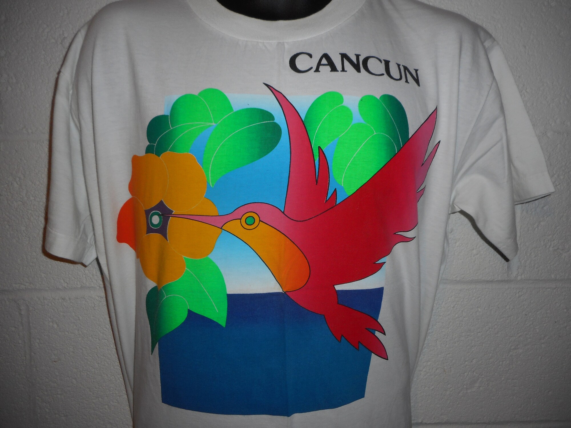 Vintage 90s Cancun Mexico Hummingbird Flower T-Shirt