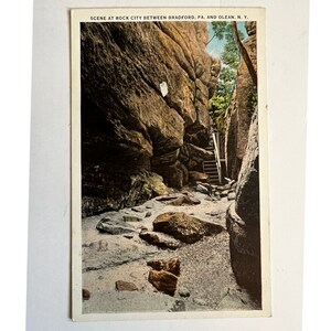 Cena vintage em Rock City, entre Bradford, PA, e Olean, NY, cartão postal de Tichnor