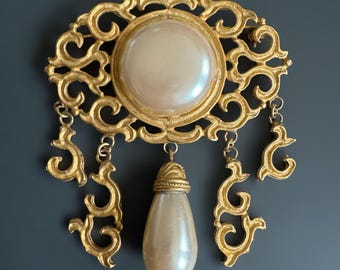 Vintage Gold Tone Faux Pearl Baroque Scroll Dangle Statement Pin Brooch Luxury