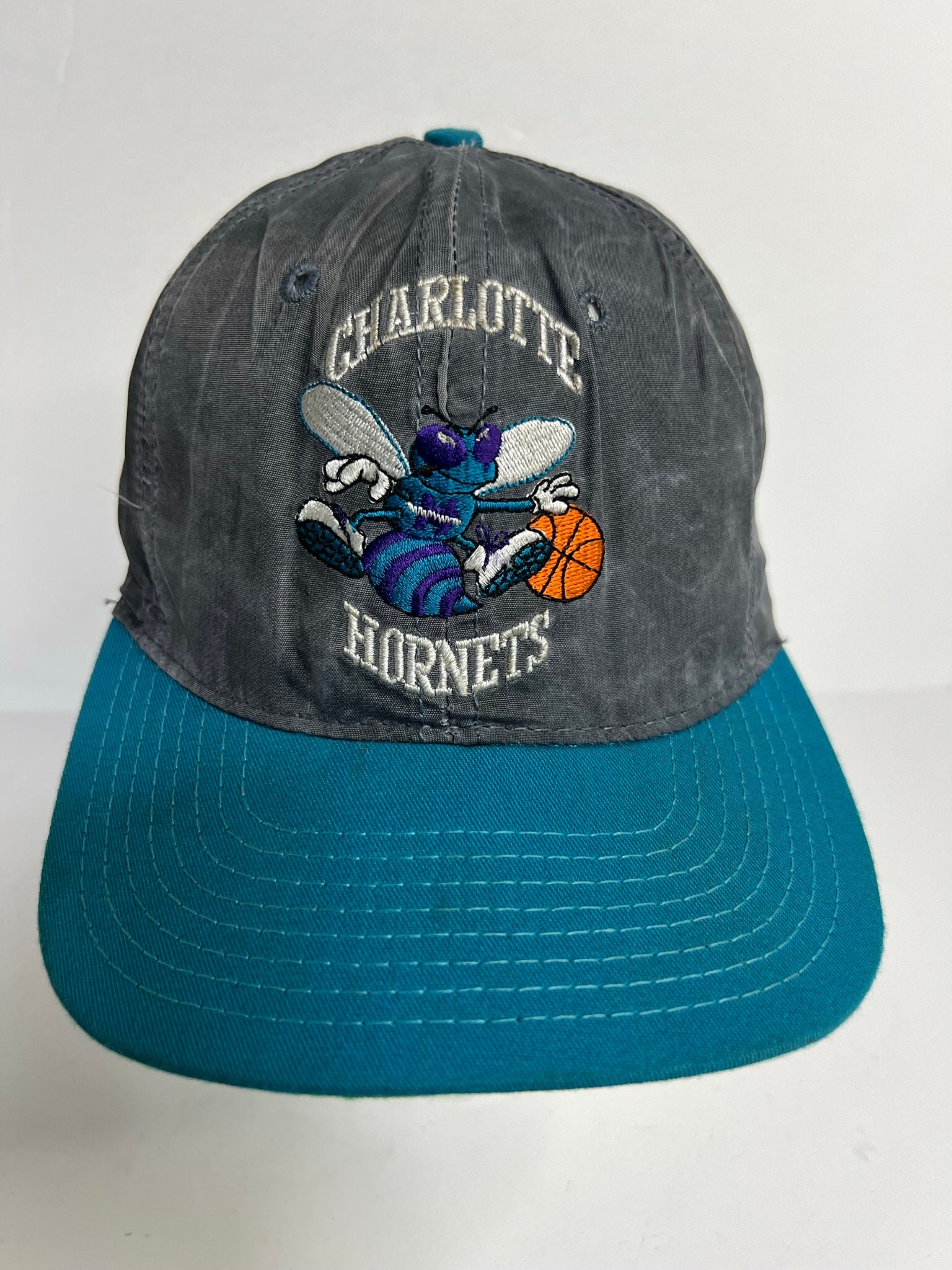 Buy NBA CHARLOTTE HORNETS REFRAME RETRO SNAPBACK CAP for EUR 27.90