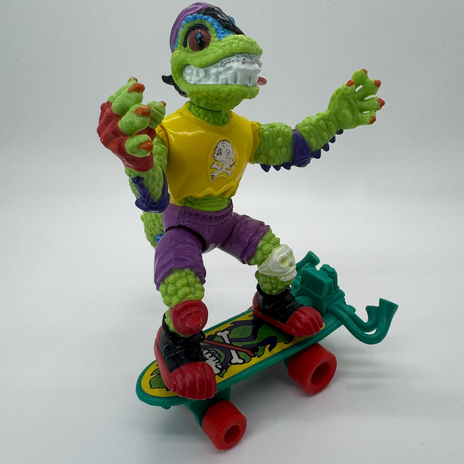 Vintage 1990 Playmates TMNT Mondo Gecko Action Figure Skateboard