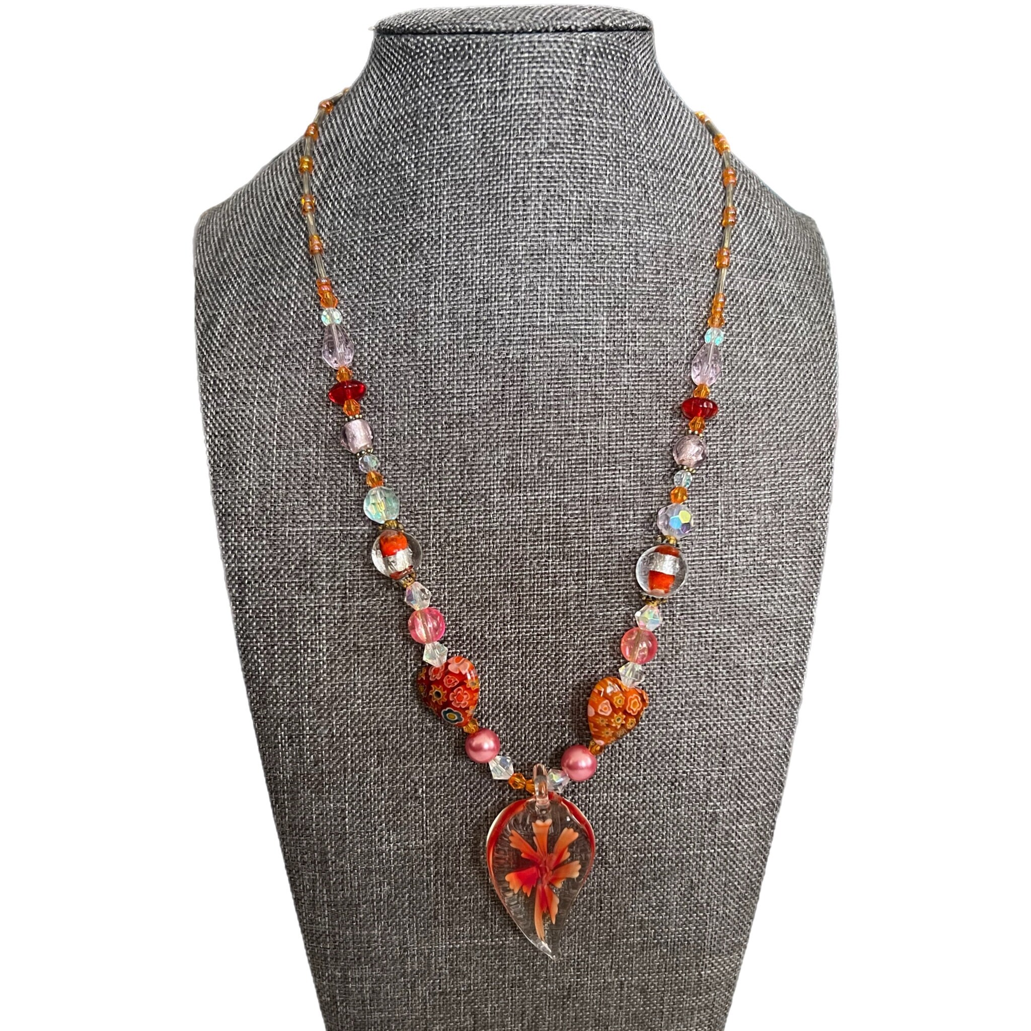 Collier Pendentif Vintage - Verre Gravé Cœur Et Roses - 24 Cm - Très Bon état