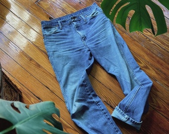 Size 32-33", 1970s-80s Medium Wash Wrangler Denim Jeans / DE189