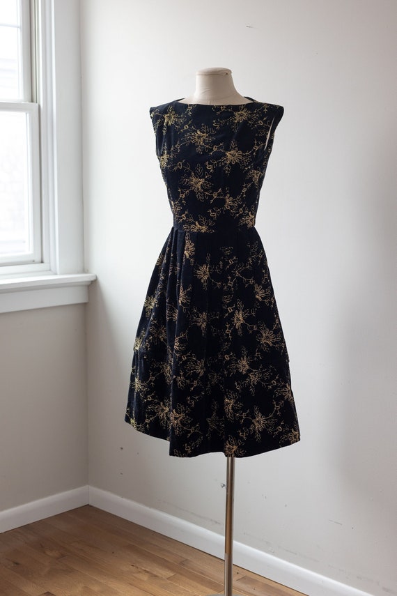 Size M, 1950s Black Velvet A-Line Swing Dress - G… - image 1