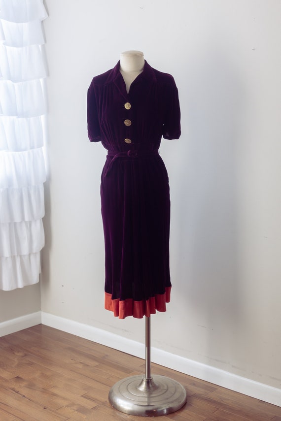 Size M/L, 1930s Plum Purple Silk Velvet Pleated Dr