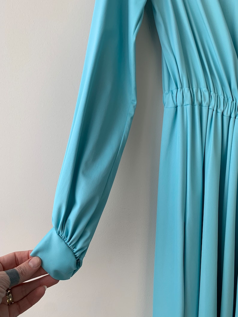 Size M/L, 1970s Iris Blue Long Sleeve Tie Waist Night Dress image 4