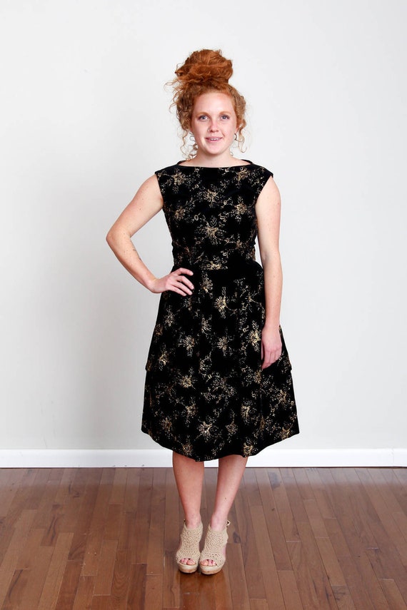 Size M, 1950s Black Velvet A-Line Swing Dress - G… - image 2
