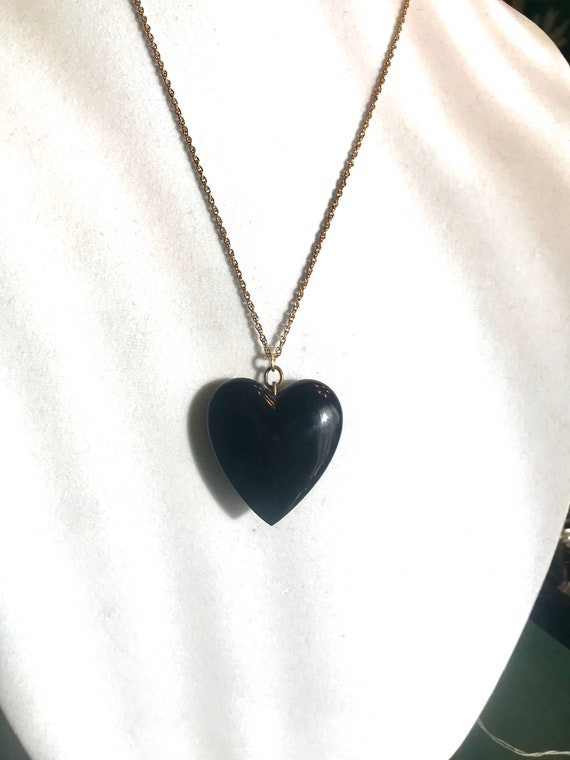 Beautiful black resin heart pendant circa 1940 - image 2