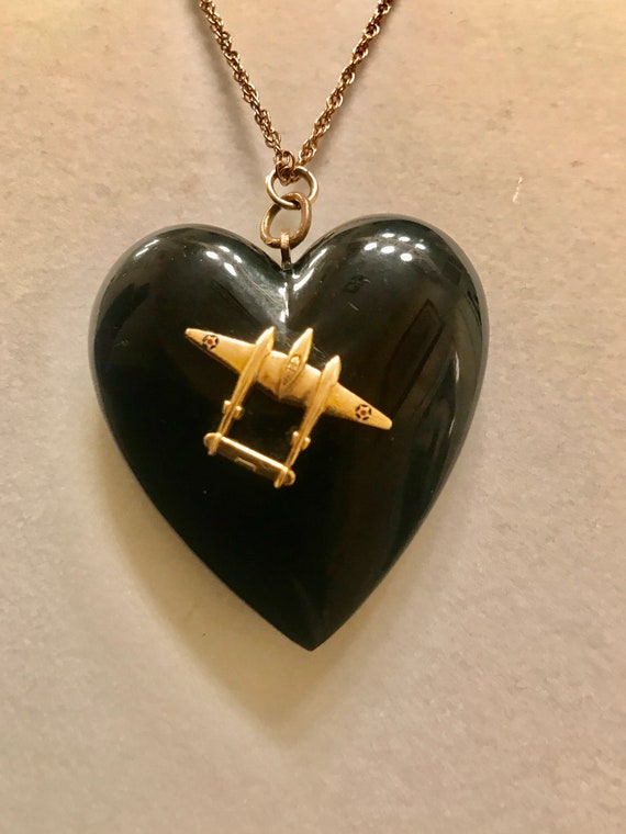 Beautiful black resin heart pendant circa 1940 - image 1