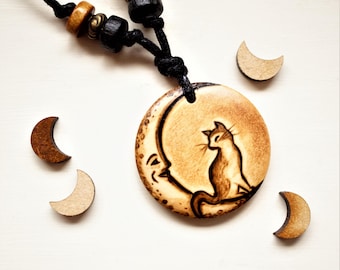 Collar de gato y luna, regalos hechos a mano para ella, joyería pirograbada personalizada, colgante de luna creciente