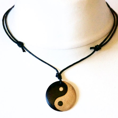Shell Yin Yang Pendant Necklace Choker Charm with Black Cord Ying Yang 