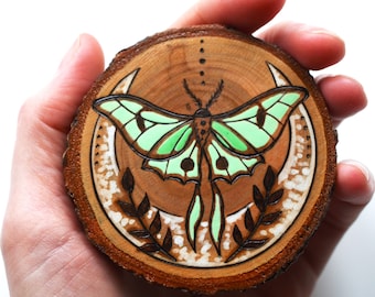 Luna Motte Holzscheibe Original Art Pyrographie Malerei, Holzhaus Dekor, rustikale Wandbehang Dekoration