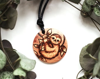 Cadeau collier paresseux pour elle ou lui, pendentif personnalisé en bois fait main