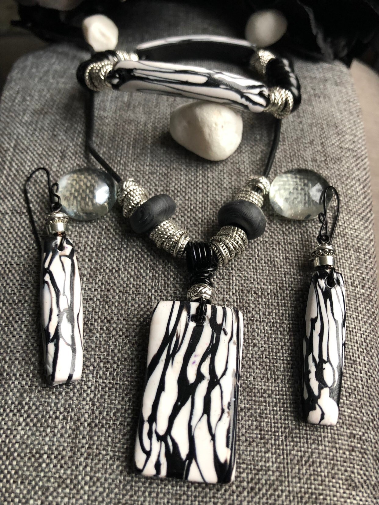 Design's by Cyere Black and White Jewelry Set