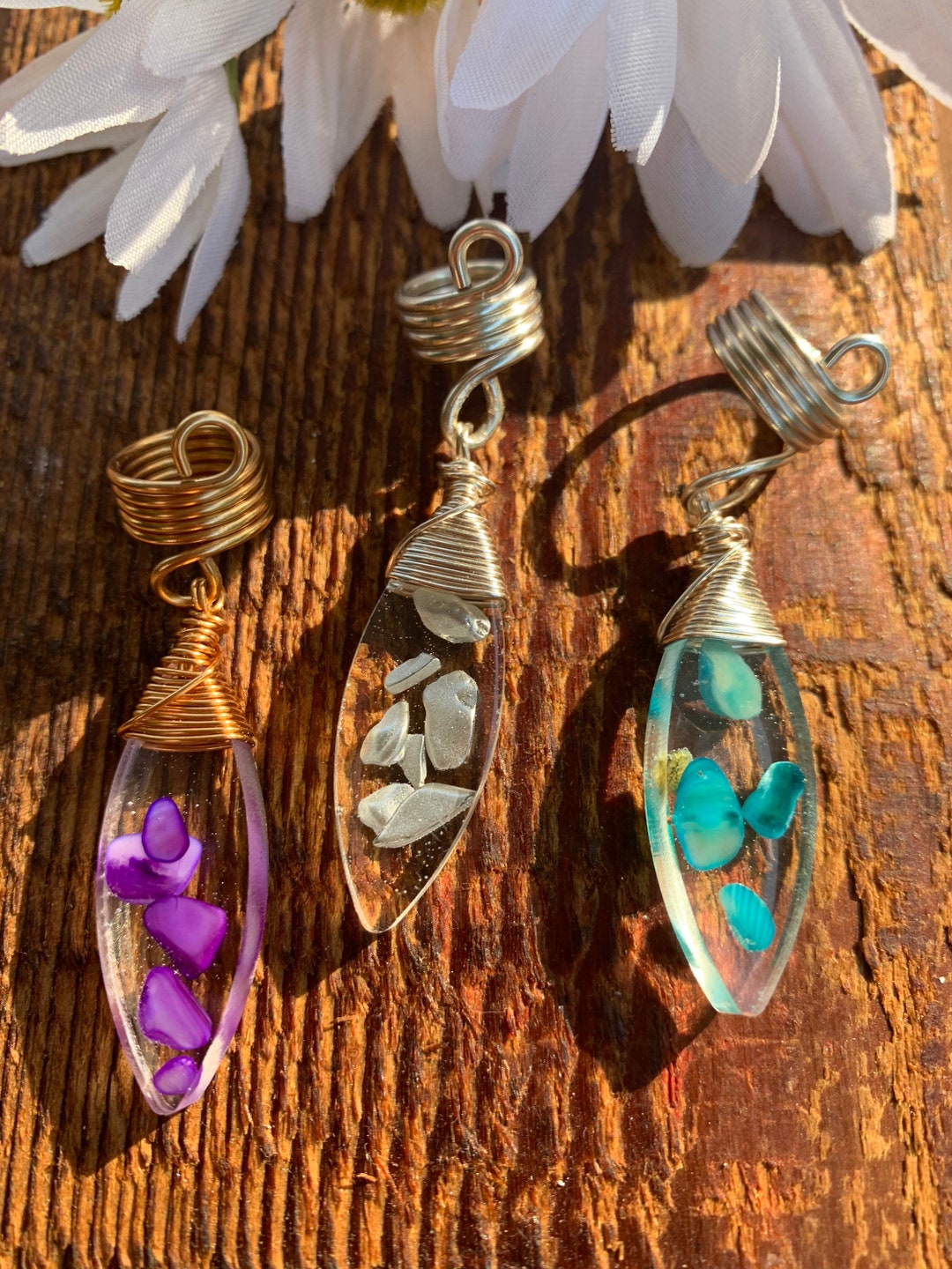 Designs von Cyere River Stone Charm Lok und Braid Accent Stück. - Etsy ...
