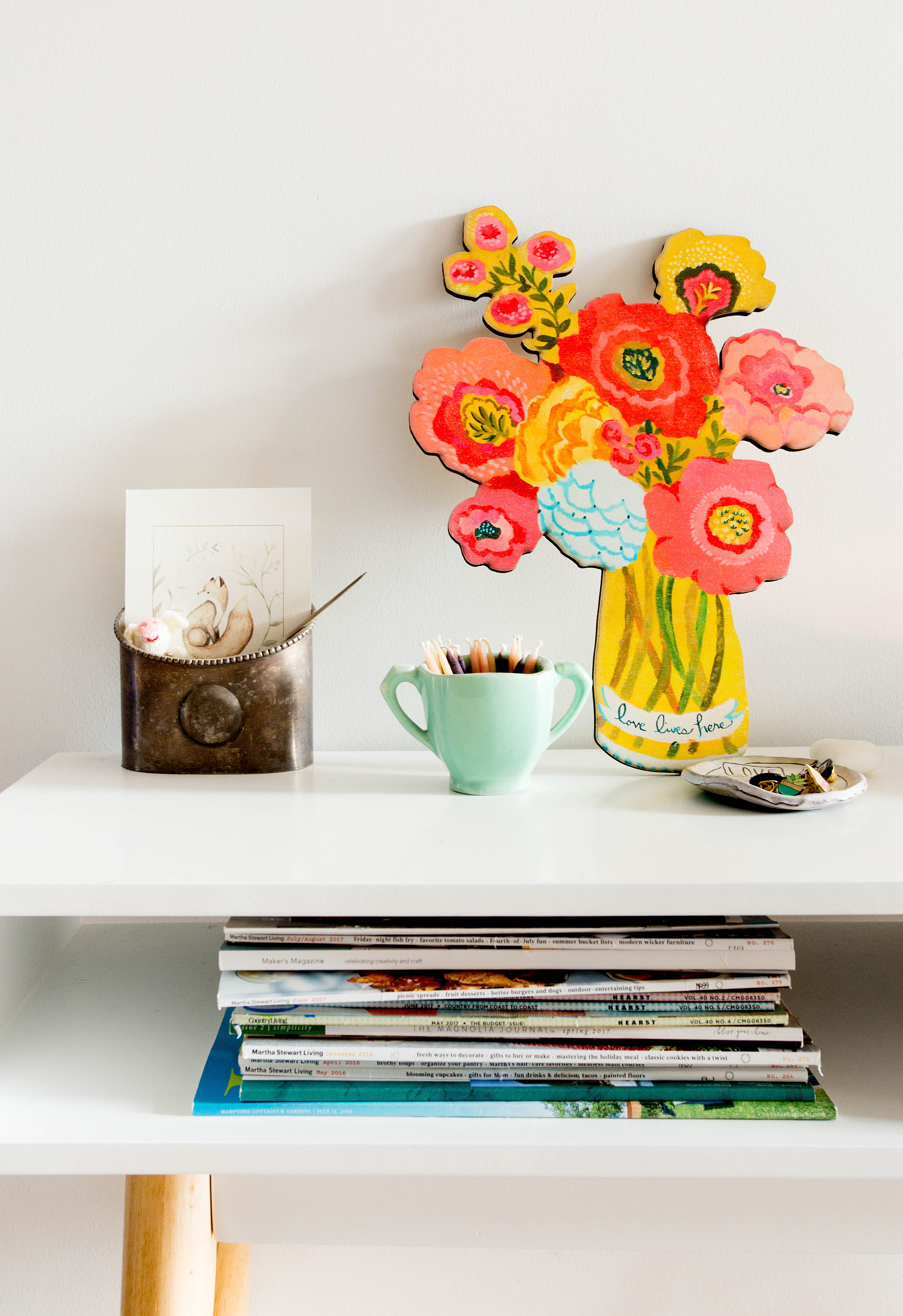 L'amour Vit Ici Panneau Mural en Bois Par Kimberly Hodges, Signe Inspirant, Art Floral, d'amour Ici,